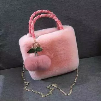 Женская зимняя симпатичная сумка из плюша вишневого цвета с цепочкой через плечо