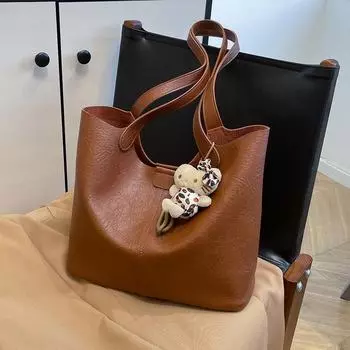 Женская зимняя сумка-тоут для поездок на работу 2024 года: Высококачественная фактурная сумка через плечо с большой вместимостью Black without pendant. 39*12*28 чёрный