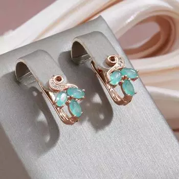 Женские английские серьги Kinel с зеленым камнем и розовым золотом розового золота