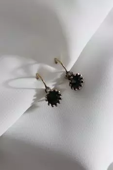 Женские аутентичные серьги с круглыми зелеными камнями