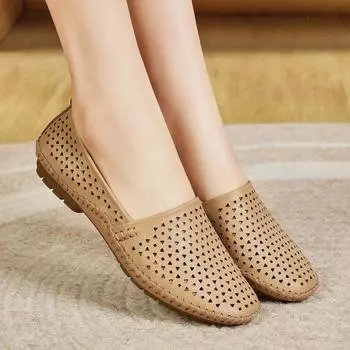 Женские белые кожаные мокасины, мягкие полые лоферы, повседневные летние дышащие коричневые туфли на плоской подошве, прогулочные туфли для мам, большие размеры 35 белый