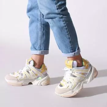 Женские белые кроссовки