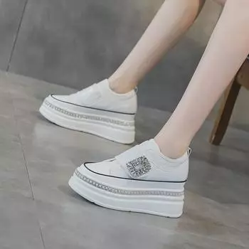 Женские белые кроссовки на платформе с круглым носком и липучкой — визуально увеличивающие рост, толстая подошва, повседневный спортивный стиль на осень 2023 года. 32