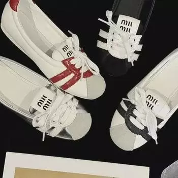 Женские белые повседневные туфли на плоской подошве — легкий и удобный спортивный дизайн, осенняя коллекция 2024 года с мягкой подошвой и поверхностью Size 36 чёрный