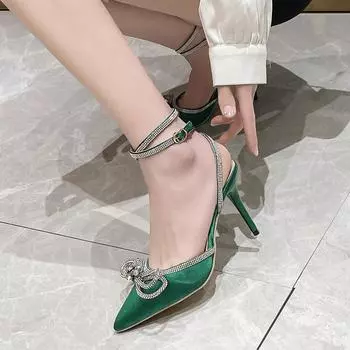 Женские босоножки 2024 года, лето, новые, сандалии с острым носком и бантом, сандалии с сумкой на голове, стразы, тонкий каблук, классные тапочки 36 розы красного