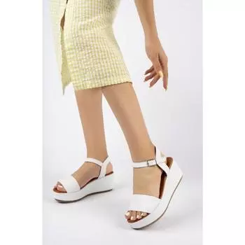 Женские босоножки из натуральной кожи на танкетке