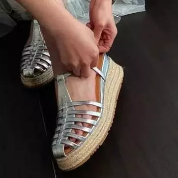 Женские босоножки на среднем каблуке с пряжкой на ремне, современные босоножки на платформе, однотонные туфли на мелкой танкетке для женщин, высокие каблуки, сандалии De Mujer 35