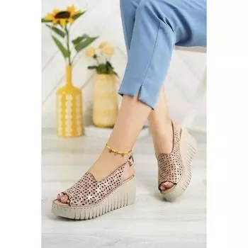 Женские босоножки на танкетке из натуральной кожи