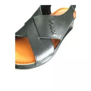 Женские босоножки на танкетке из натуральной кожи