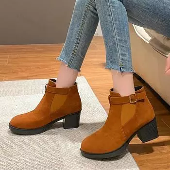 Женские ботильоны, плюшевые короткие зимние ботинки на плоской подошве, новинка 2025 года, простые ретро-модные теплые повседневные хлопковые ботинки с пряжкой на высоком каблуке 35 чёрный