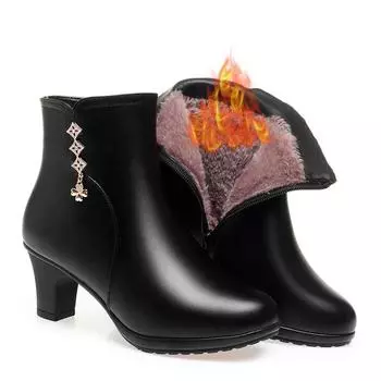 Женские ботинки 2025 года, зимние толстые кожаные ботинки с плюшевой подкладкой, большой размер 41, зимняя обувь на среднем каблуке для пожилых женщин среднего возраста 35