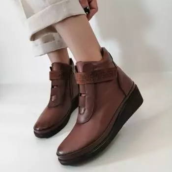 Женские ботинки из натуральной кожи коричневого цвета с камнем