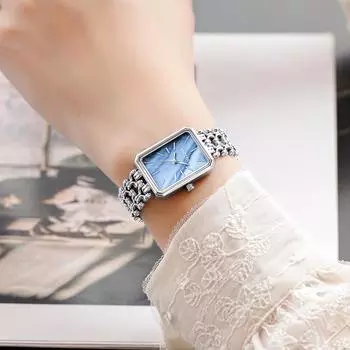 Женские часы Новые маленькие квадратные часы Ins Design Watch Женские легкие роскошные нишевые темпераментные женские часы