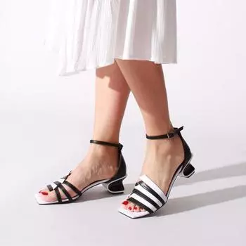 Женские черные классические туфли