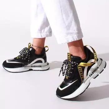 Женские черные кроссовки