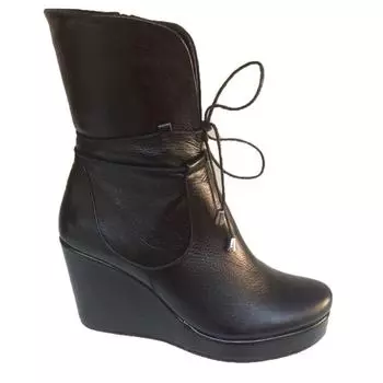 Женские черные стильные сапоги из натуральной кожи на танкетке