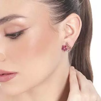 Женские дизайнерские серьги-гвоздики Estele с розовым золотом и CZ Flower