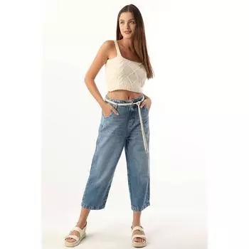 Женские джинсы-кюлоты с соломенным поясом и высокой талией синего цвета