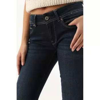 Женские джинсы с заниженной талией цвета индиго