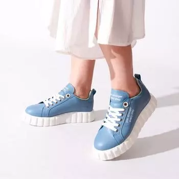 Женские джинсы синие кожаные кроссовки