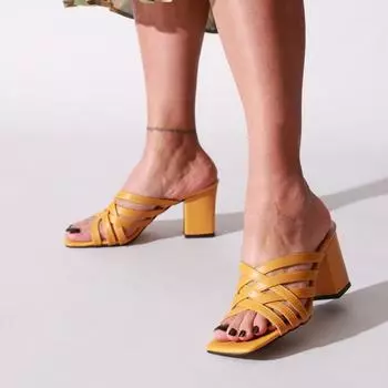 Женские горчичные кожаные тапочки