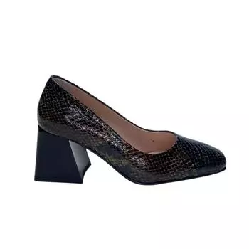 Женские классические туфли на каблуке из натуральной кожи