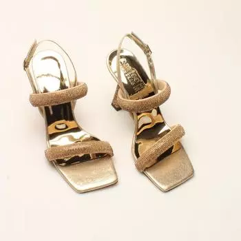 Женские классические туфли на каблуке с золотыми камнями