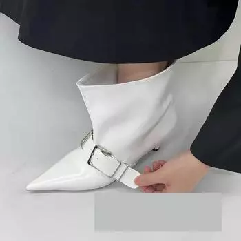 Женские короткие ботинки с острым носком, ремешком с металлической пряжкой, на тонком высоком каблуке, новинка 2024 года, элегантная сексуальная зимняя обувь из кожи и ткани 35