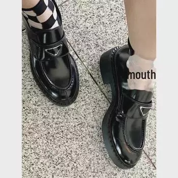 Женские кожаные мокасины с логотипом P Triangle на толстой подошве и среднем каблуке — блестящие, повседневные, универсальные, с подковообразным каблуком 39 белый