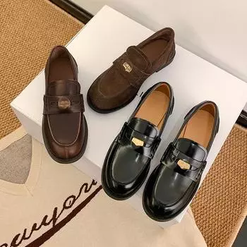 Женские кожаные универсальные лоферы на массивном каблуке с маленькой золотой монетой, кожаные туфли 35 чёрный