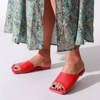 Женские красные кожаные тапочки