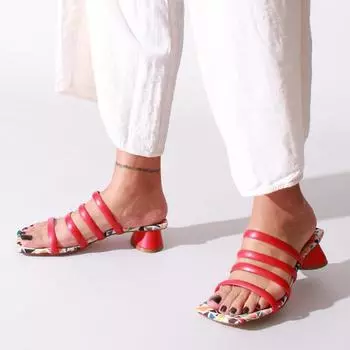 Женские красные кожаные тапочки