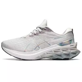 Женские кроссовки ASICS Novablast 2 Platinum Grey Glacier-Grey White 1012B131-020 35.5