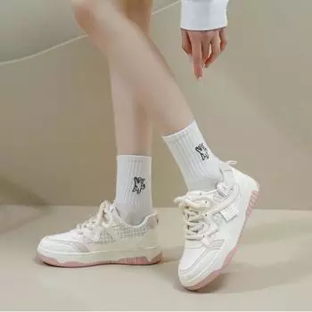 Женские кроссовки белого цвета 2024 года, новые осенние студенческие корейские версии, повседневные, на толстой подошве, модные, нескользящие, на шнуровке, удобные, для скейтбординга 35 розовый