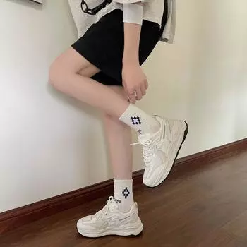 Женские кроссовки дышащие 2025 новые ретро классические модные ретро платформа усиливающие супер огонь повседневные папины туфли 35 белый