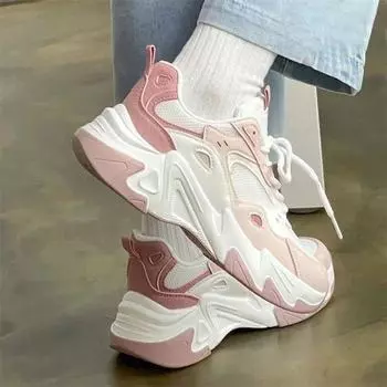 Женские кроссовки, модные новые легкие дышащие повседневные кроссовки, увеличивающие рост, обувь на толстой подошве 2024 года, женская вулканизированная обувь 35 розовый