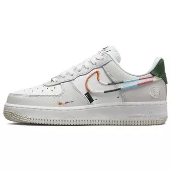 Женские кроссовки Nike Air Force 1 07 SE All Petals United бело-зеленые глиняно-серые FN8924-111 36.5