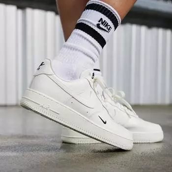 Женские кроссовки Nike Air Force 1 07 ESS TRK3 HF1058 133 225