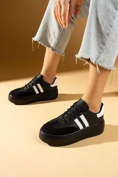 Женские кроссовки в полоску со шнуровкой на высокой подошве 54-061-24