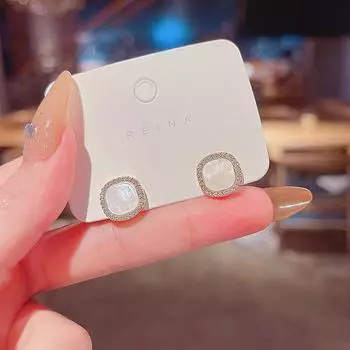 Женские квадратные серьги из серебра 925 пробы с текстурой в виде капель масла и микроинкрустированными бриллиантами золотой