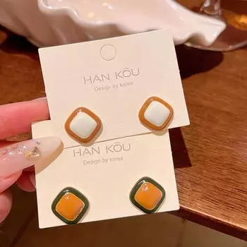 «Женские квадратные серьги в стиле ретро с геометрическим узором контрастного цвета — легкая роскошь в стиле Гонконга» A1971 белый