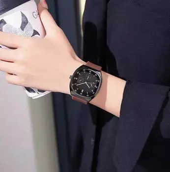 Женские кварцевые часы: Трендовый колледж и гонконгский стиль для студентов и пар