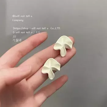 Женские лакированные серьги с кремовым лаком и геометрическим рисунком морщин Advanced Sense 1 pair