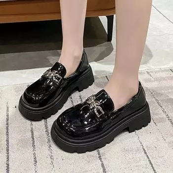 Женские лакированные туфли на толстой подошве с квадратным каблуком и круглым носком, с металлическим украшением, женская обувь с противоскользящим покрытием, удобная для отдыха 35 белый