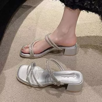 Женские летние босоножки со стразами и тонким ремешком в стиле феи с юбкой на толстом каблуке средней высоты 35 серебряный