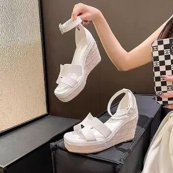 Женские летние европейские босоножки на танкетке: Дышащие, с толстой подошвой, водонепроницаемая платформа, модные тапочки 37 светло-коричневого