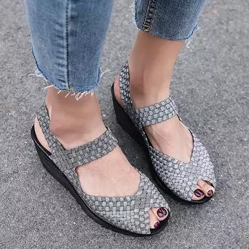 Женские летние пляжные сандалии с плетением, увеличивающие рост Женские босоножки на танкетке серого цвета с открытым носком на платформе 35