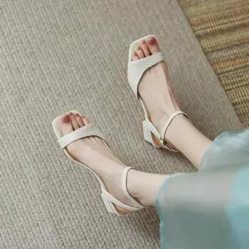 Женские летние сандалии Роскошные элегантные босоножки из искусственной кожи для женщин 2024 года Белые модные босоножки на низком каблуке для активного отдыха 35 белый