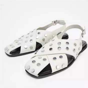Женские летние сандалии с заклепками, женские туфли на плоской подошве с перекрестными шнурками и круглым носком, модные туфли на открытом воздухе для женщин с пряжкой, повседневная обувь для ходьбы 35