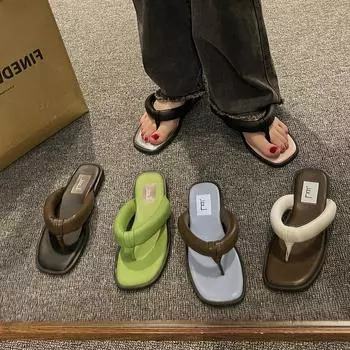 Женские летние тапочки с квадратной головкой и узором «елочка» на плоской подошве, корейская повседневная одежда, пляжные сандалии, модные предпочтительные тапочки 40 чёрный